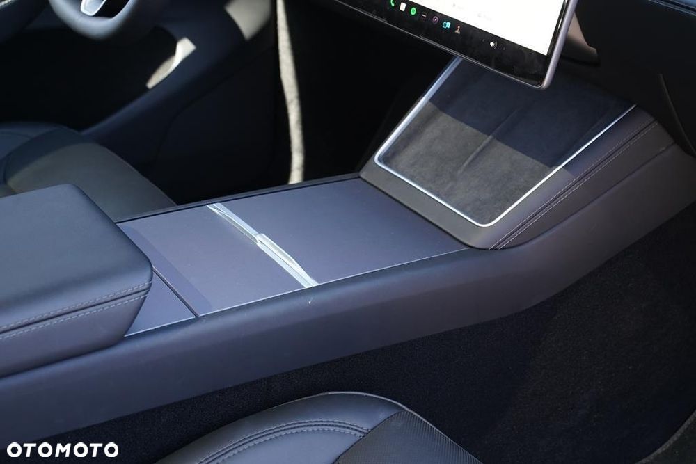 Tesla Model Y 79kWh Long Range Premium AWD - 18