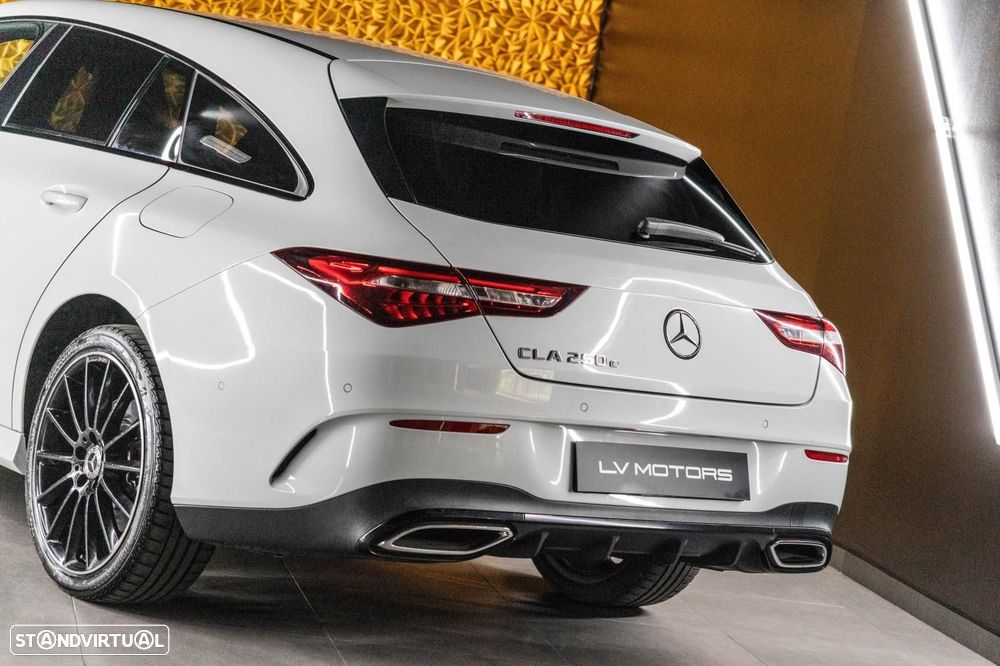 Mercedes-Benz CLA 250 e Shooting Brake AMG Line - 17