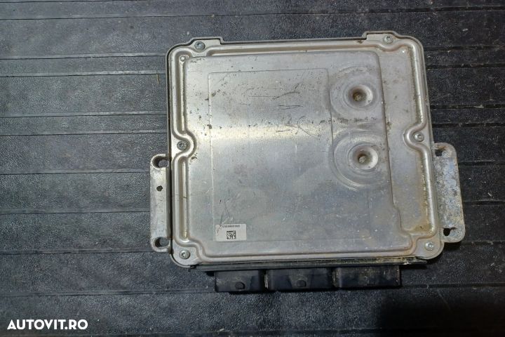 Calculator motor ECU 8200726880  0281015323 - 2.0 DCI 8200726880  028 - 2