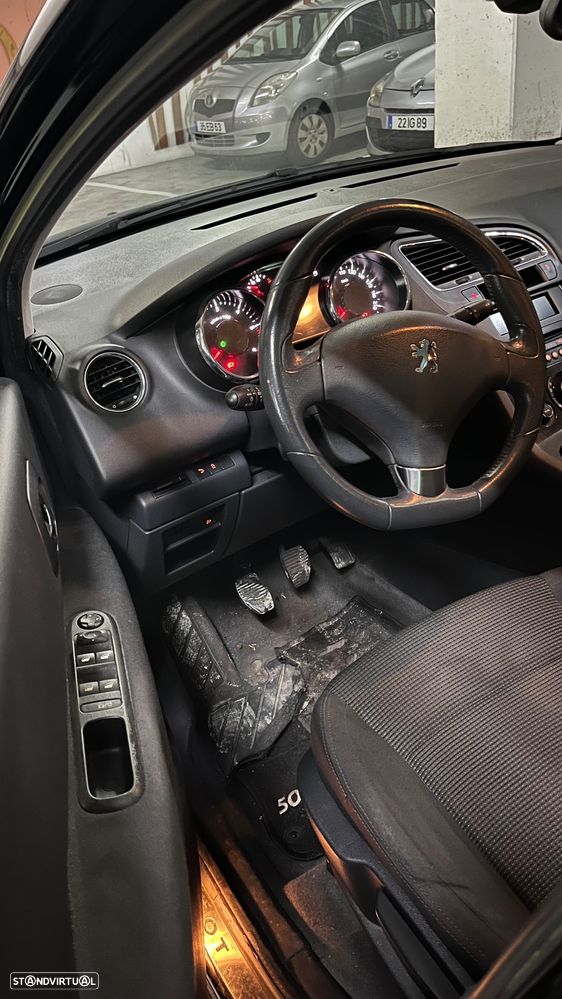 Peugeot 5008 1.6 HDi 7L Allure J17 - 4