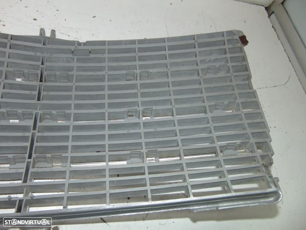 Mercedes w123 grelha interior - 7
