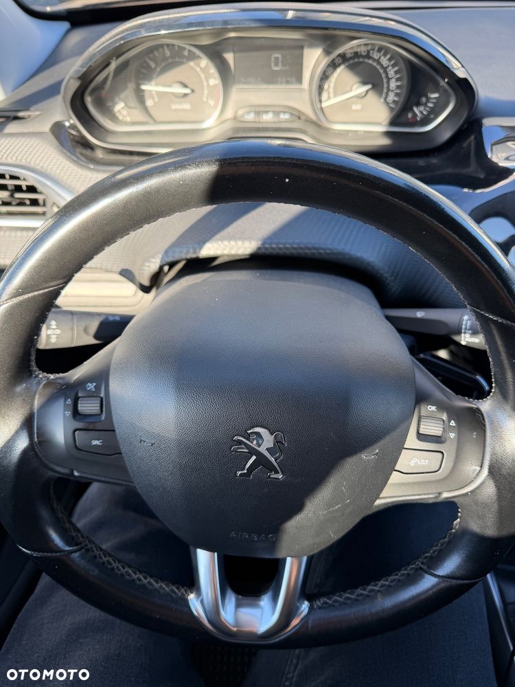 Peugeot 208 - 6