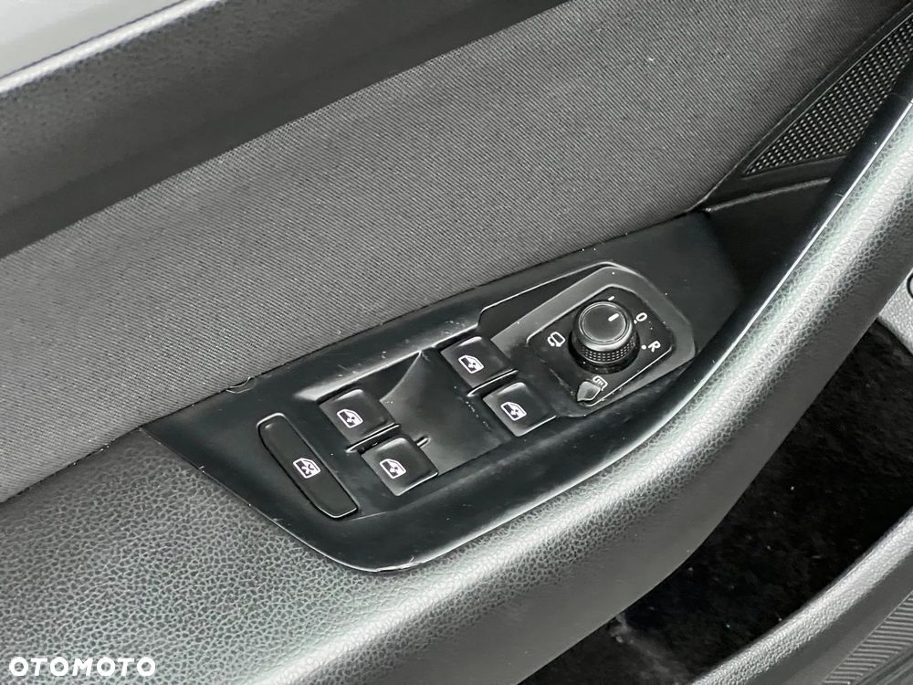 Volkswagen Passat 1.6 TDI SCR DSG - 17