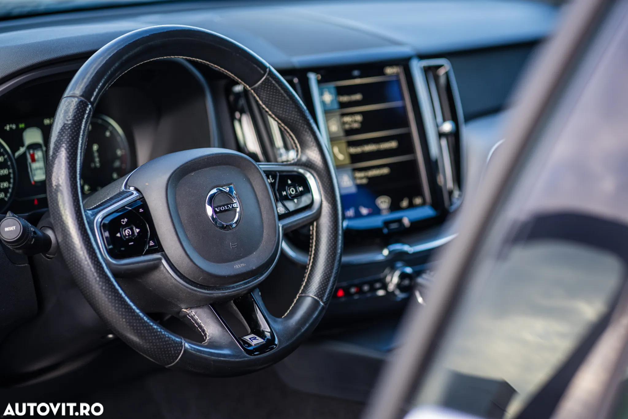 Volvo XC 60 D4 AWD Geartronic RDesign - 18