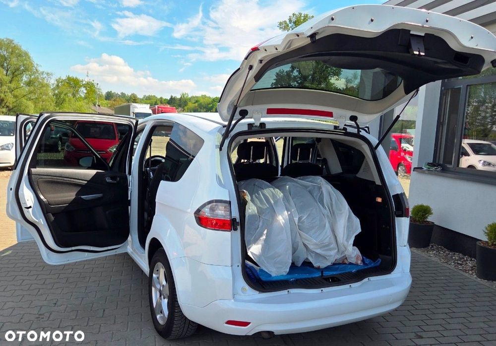 Ford S-Max - 32