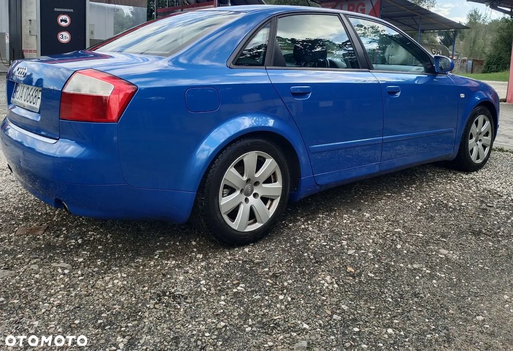 Audi A4 Limousine - 11