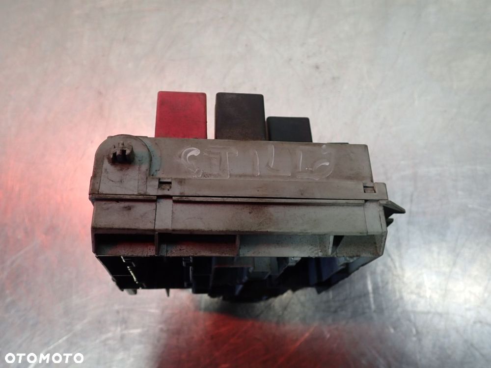 SKRZYNKA BEZPIECZNIKÓW FIAT STILO - 5