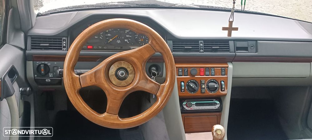 Mercedes-Benz E 200 D - 12