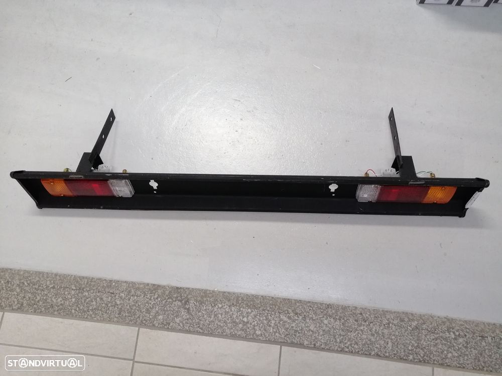 Para-choques traseiro completo com farolins Toyota Hilux NOVO - 2