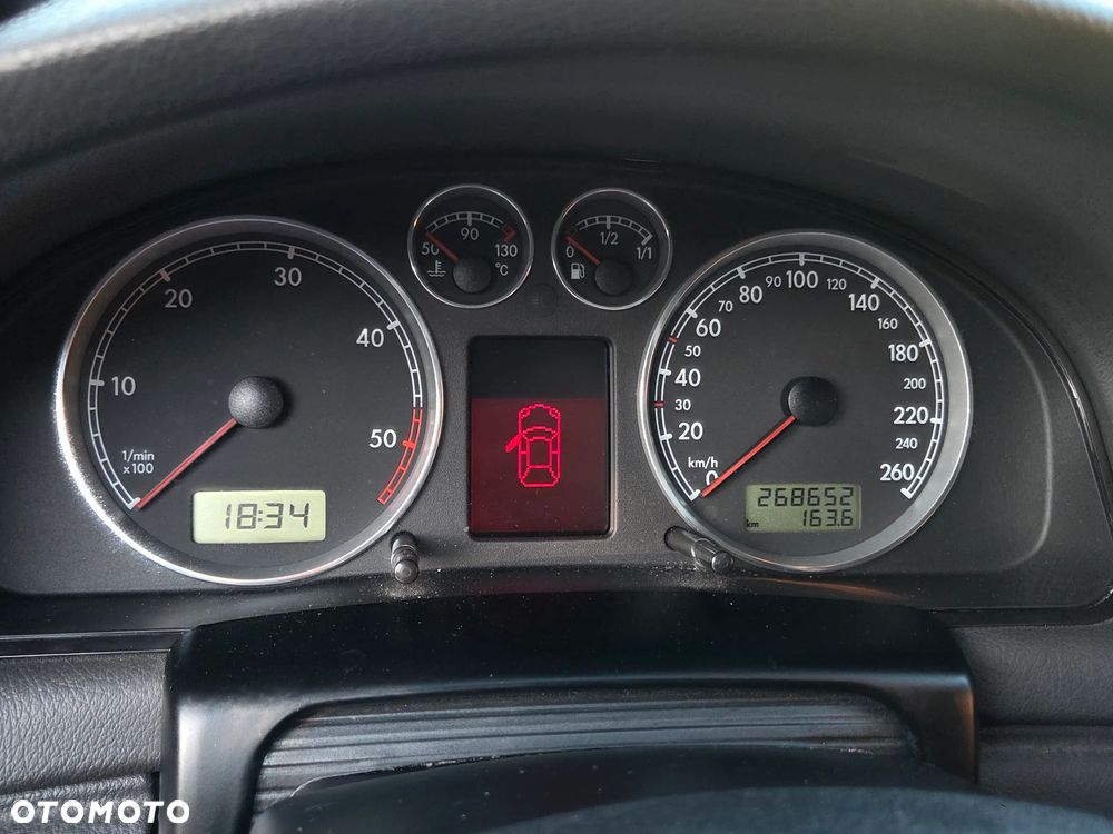 Volkswagen Passat 1.9 TDI Comfortline Family - 19