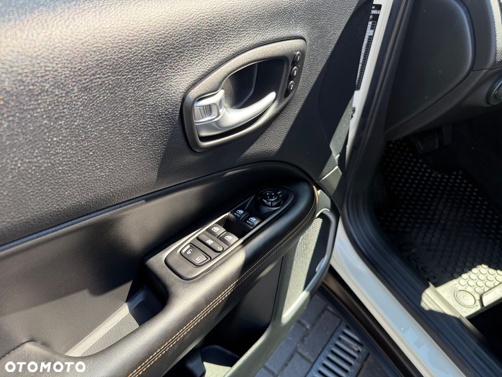 Jeep Compass - 26