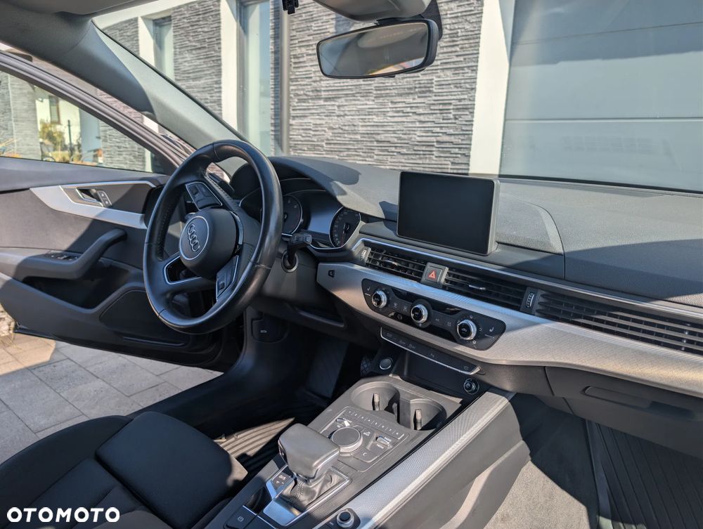 Audi A4 Avant 40 TFSI S tronic - 28