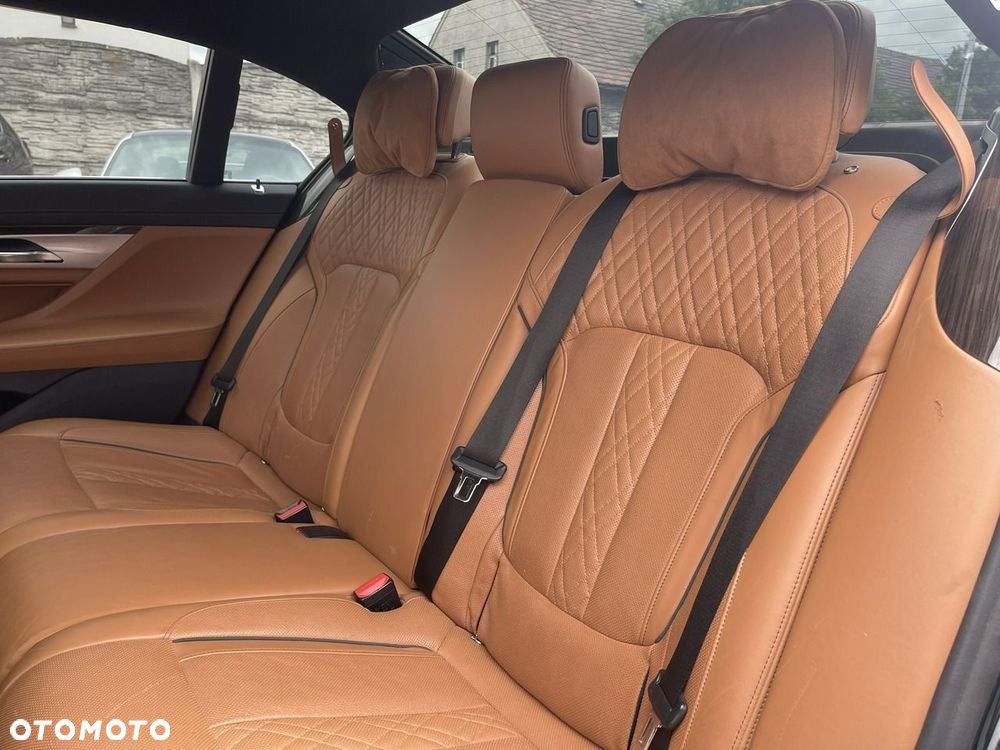 BMW Seria 7 750Ld xDrive sport - 12