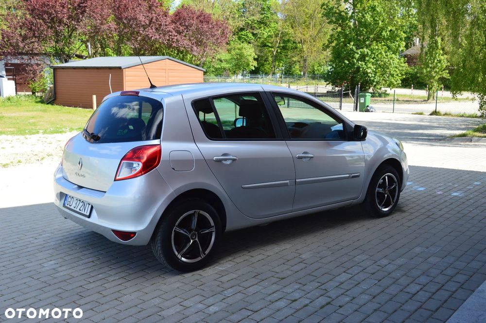 Renault Clio - 12