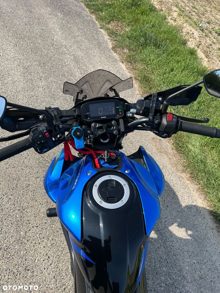 Suzuki GSX - 6
