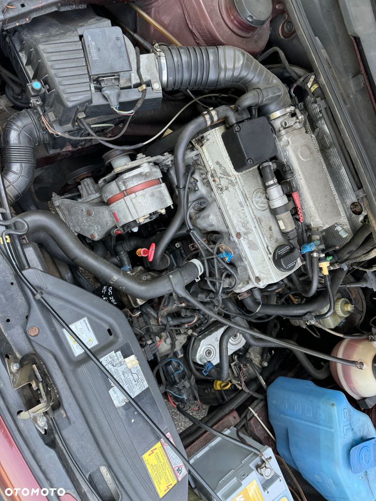 Volkswagen Passat 2.0 GL - 29