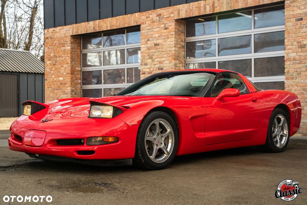 Chevrolet Corvette - 4