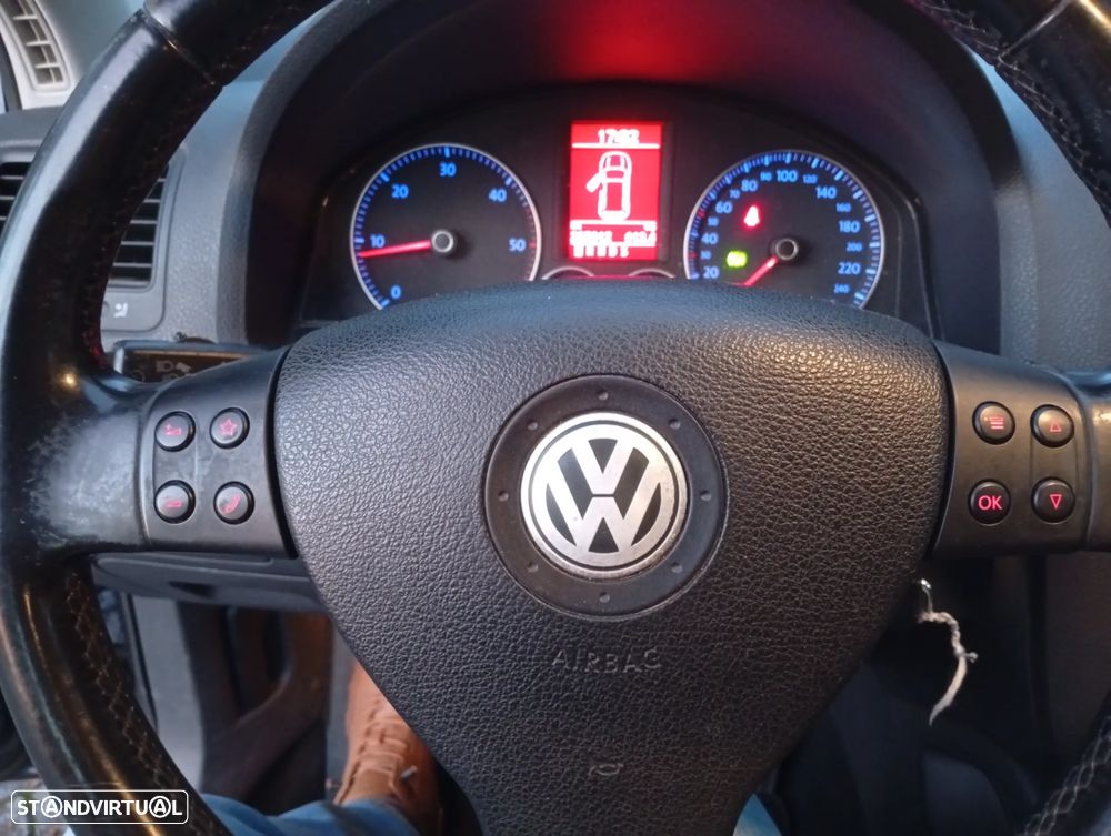 VW Golf 1.9 TDi Confortline DSG 7V - 21