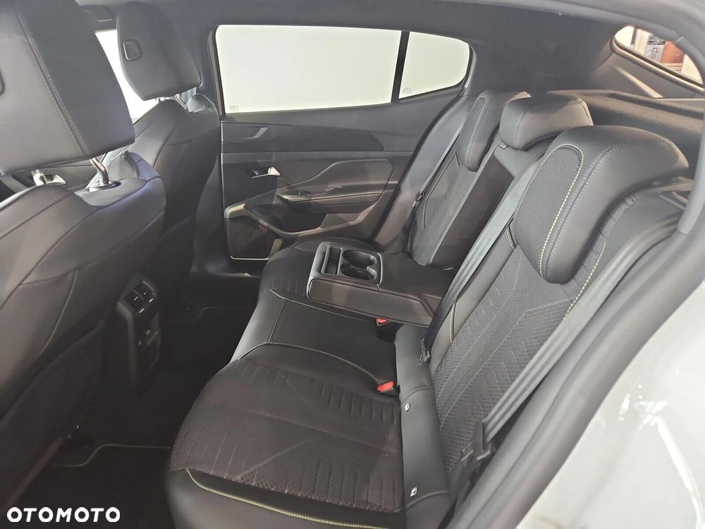 Peugeot 408 - 12