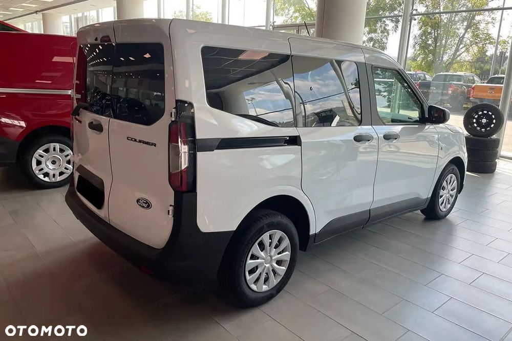 Ford Transit Courier - 8