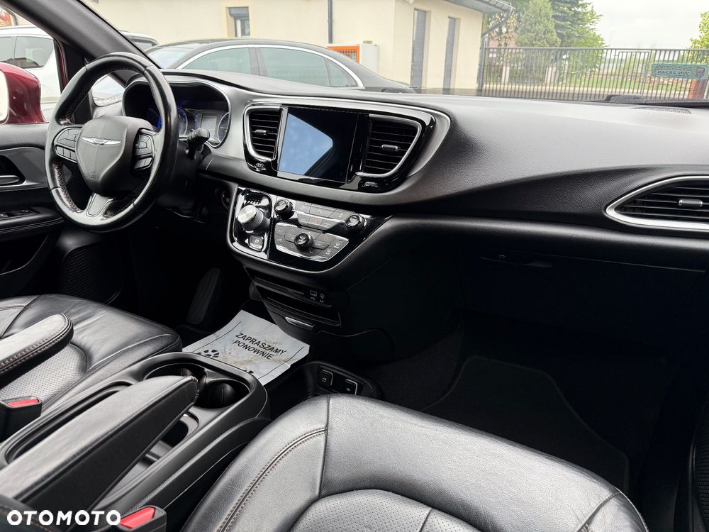 Chrysler Pacifica - 13