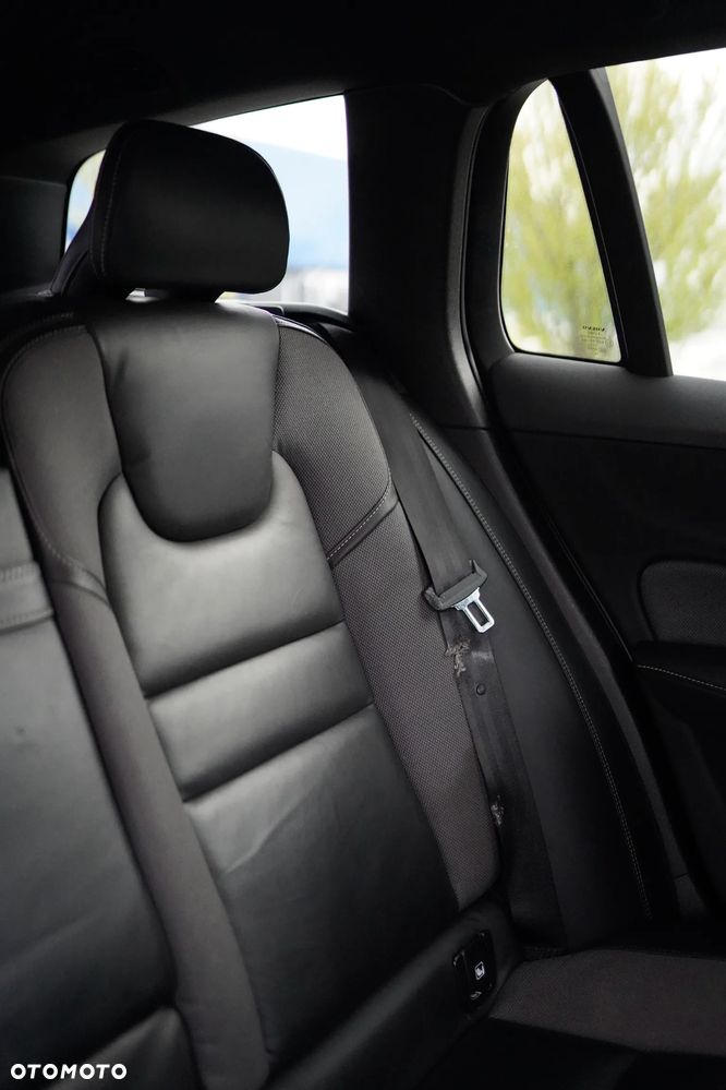 Volvo V60 D4 AWD R-Design - 17