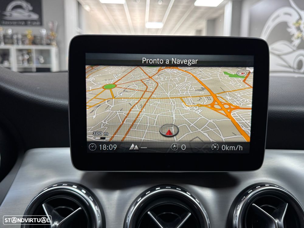 Mercedes-Benz GLA 200 d 4Matic 7G-DCT AMG Line - 34