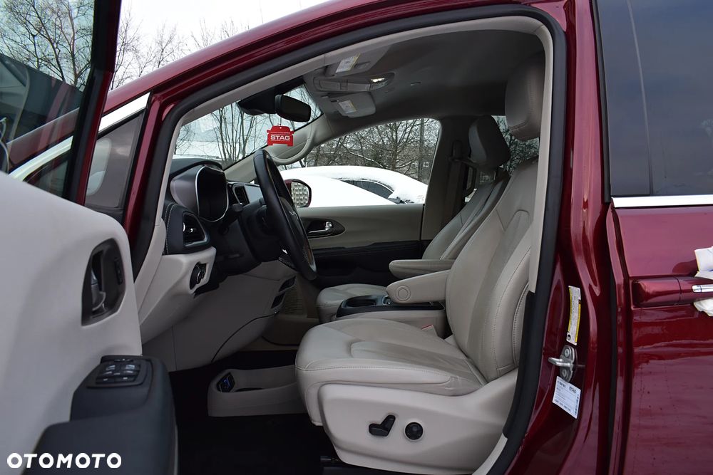 Chrysler Pacifica - 5