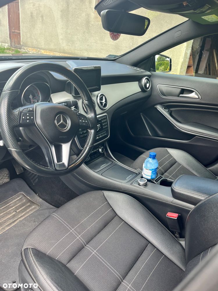 Mercedes-Benz GLA 200 d 7G-DCT - 10