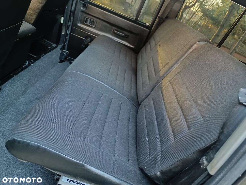 Land Rover Defender - 8