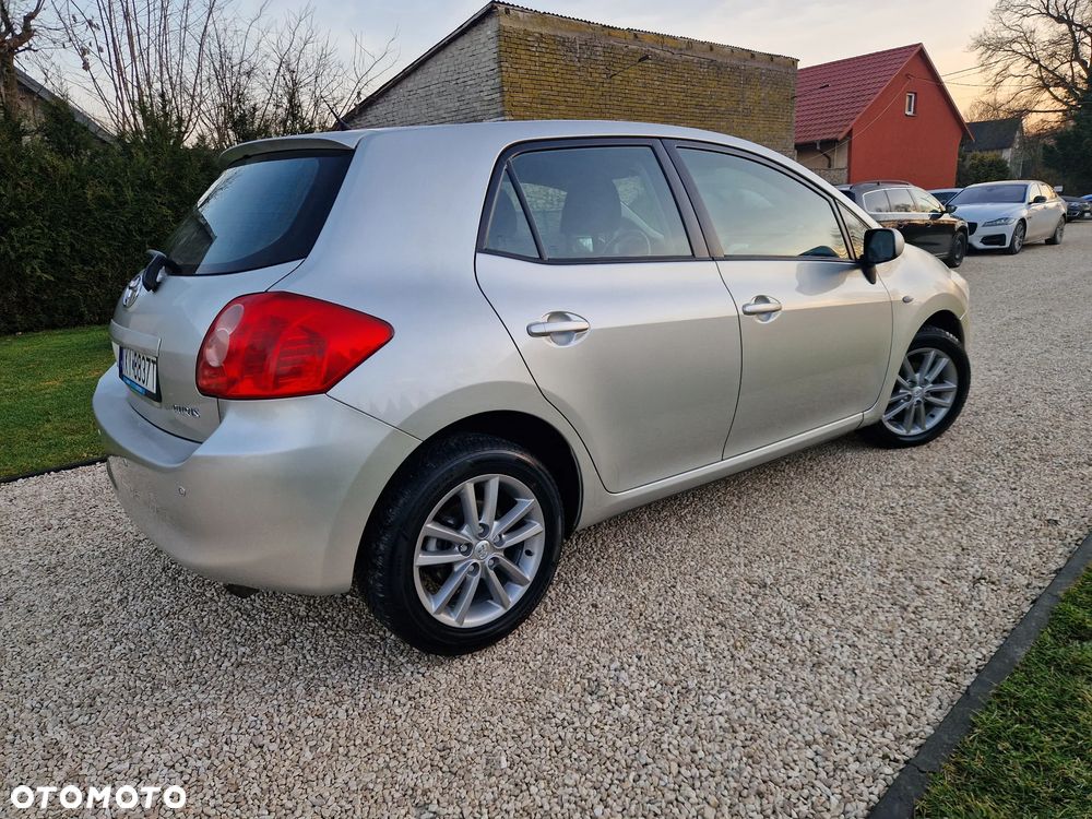 Toyota Auris 1.6 VVT-i Executive - 4