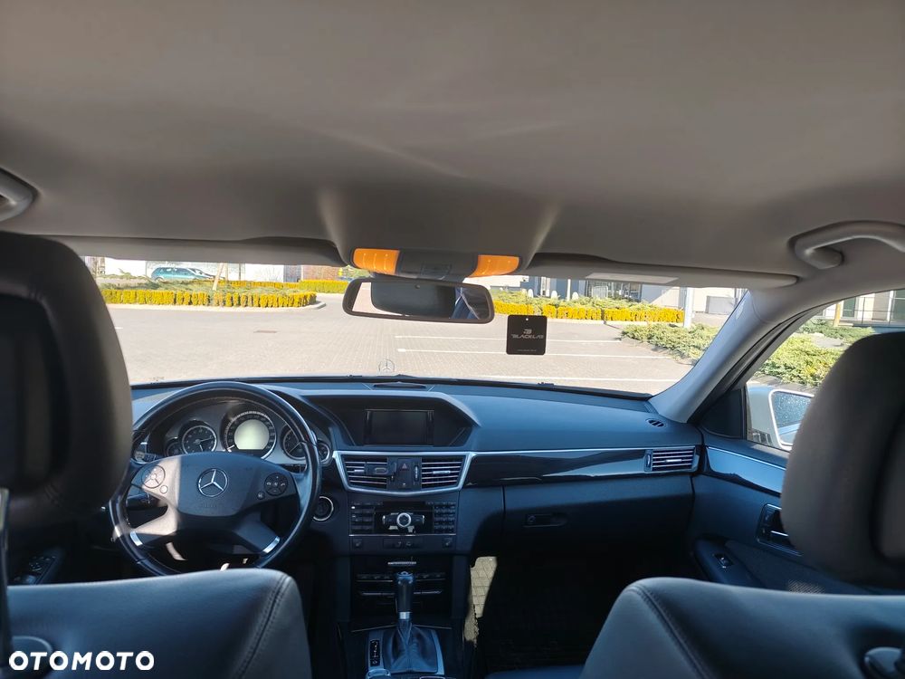 Mercedes-Benz Klasa E 200 CGI BlueEFFICIENCY Automatik Avantgarde - 12