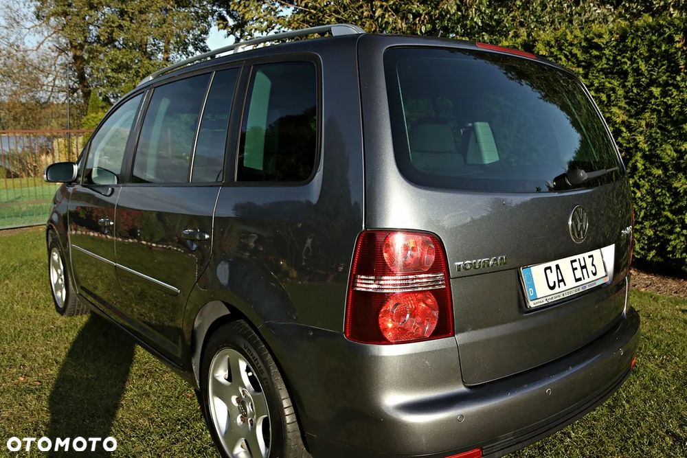 Volkswagen Touran - 12