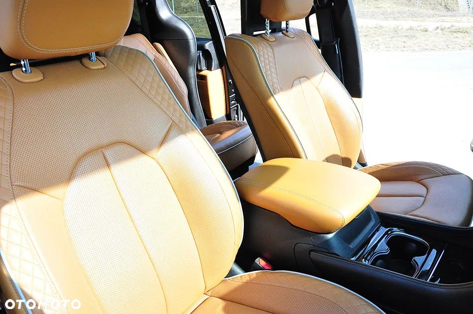 Chrysler Pacifica - 36