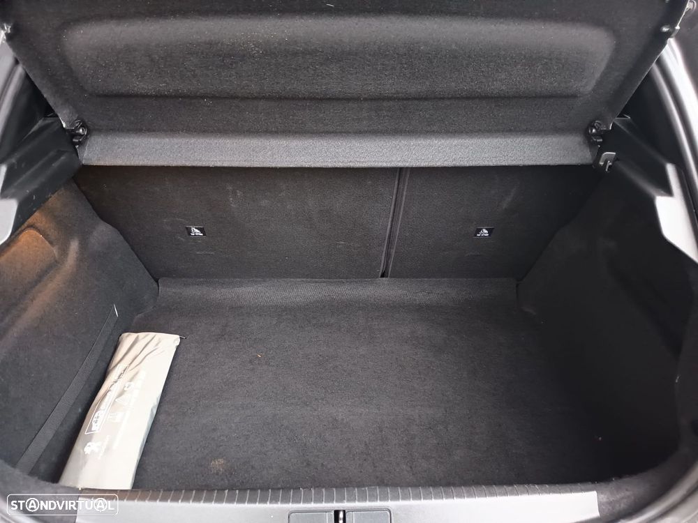 Peugeot 208 1.2 Hybrid Allure e-DCS6 - 7