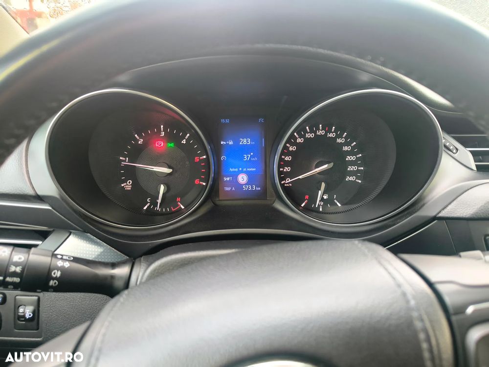 Toyota Avensis 2.0 D-4D Executive Terracotta - 8