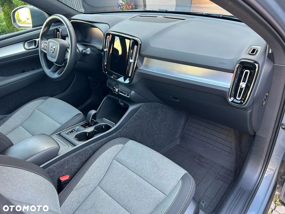 Volvo XC 40 T3 Momentum Pro - 25