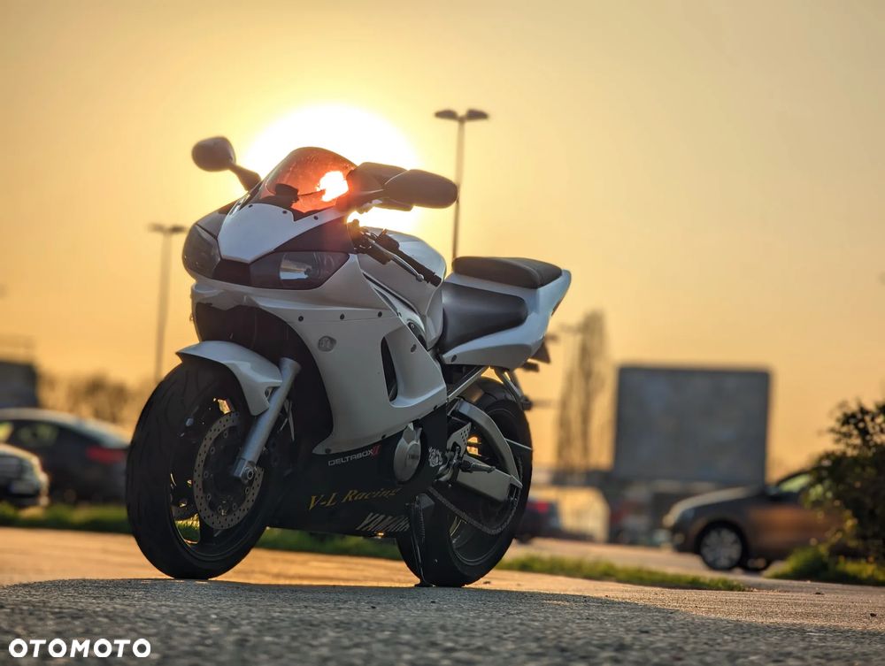 Yamaha R6 - 1