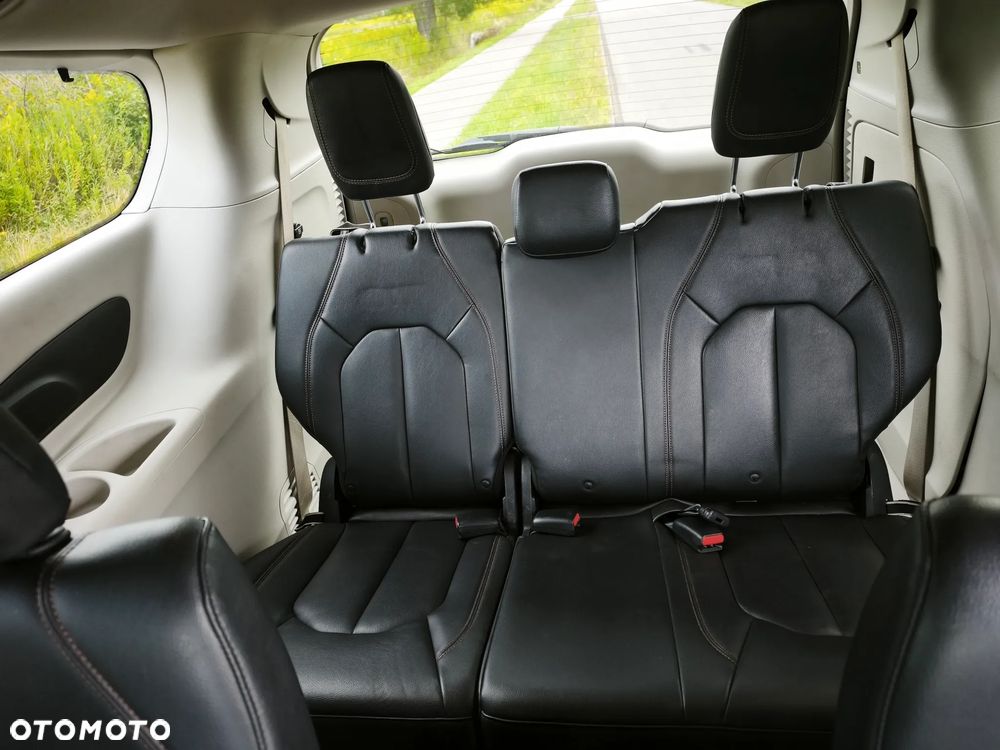 Chrysler Pacifica - 29