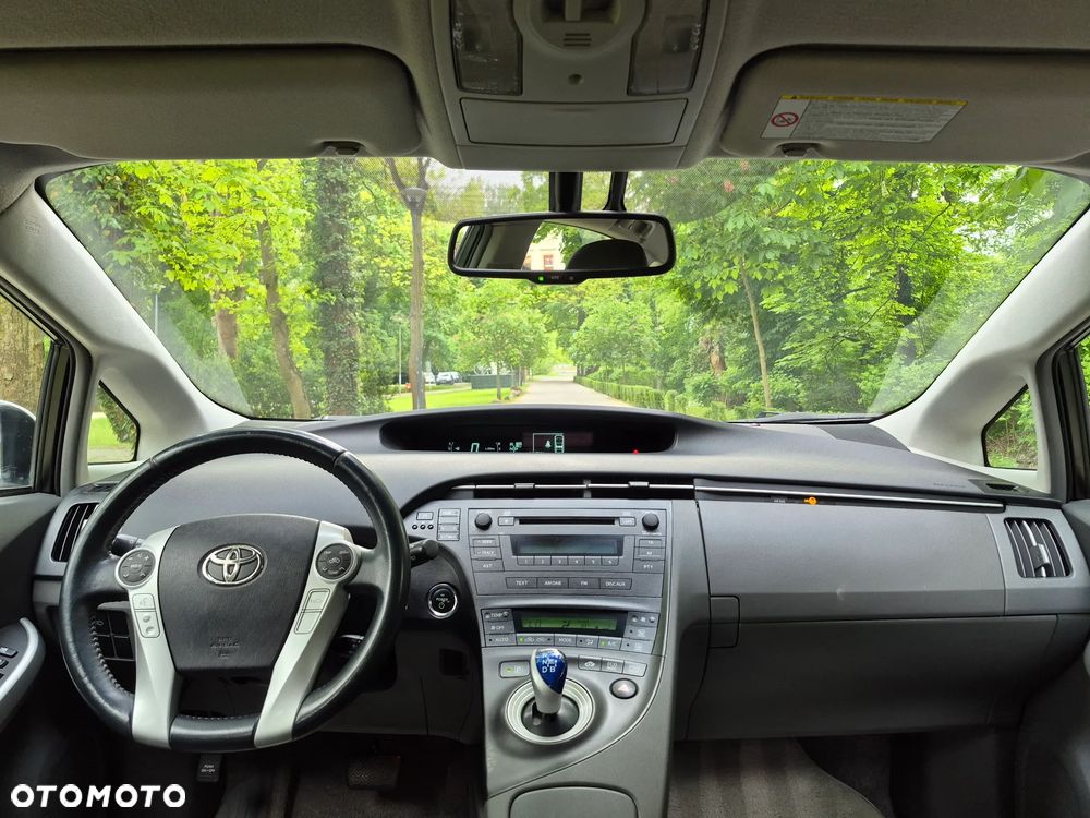 Toyota Prius (Hybrid) Executive - 21