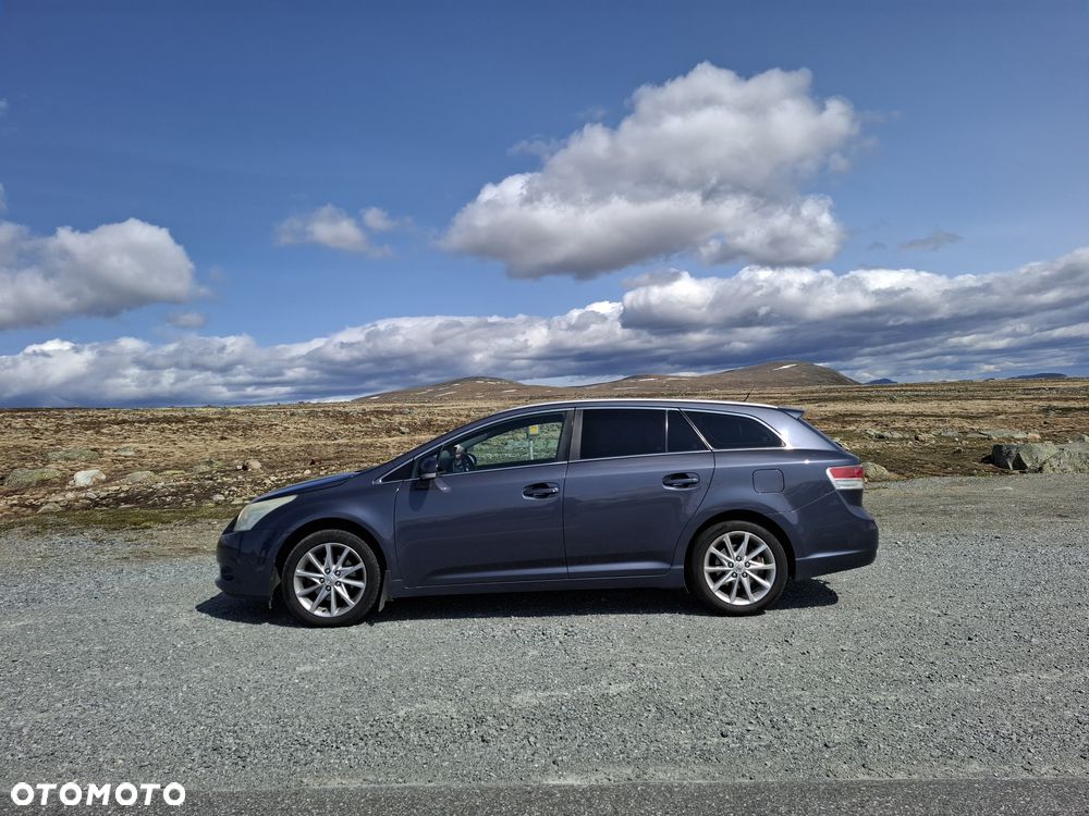 Toyota Avensis 1.8 Active - 10