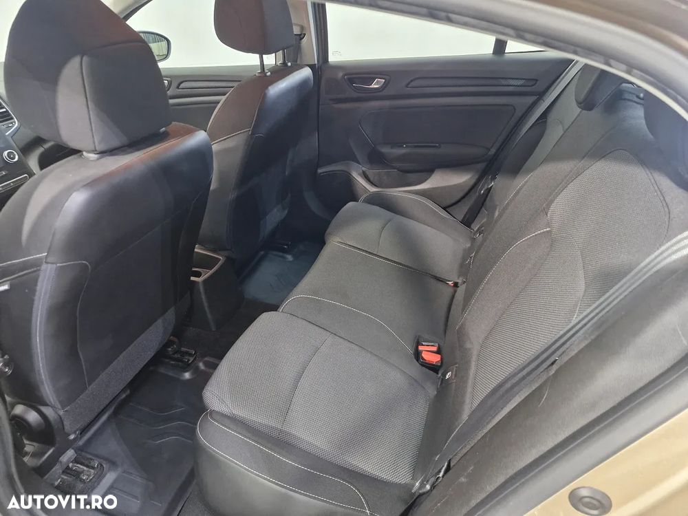 Renault Megane TCe Business - 9