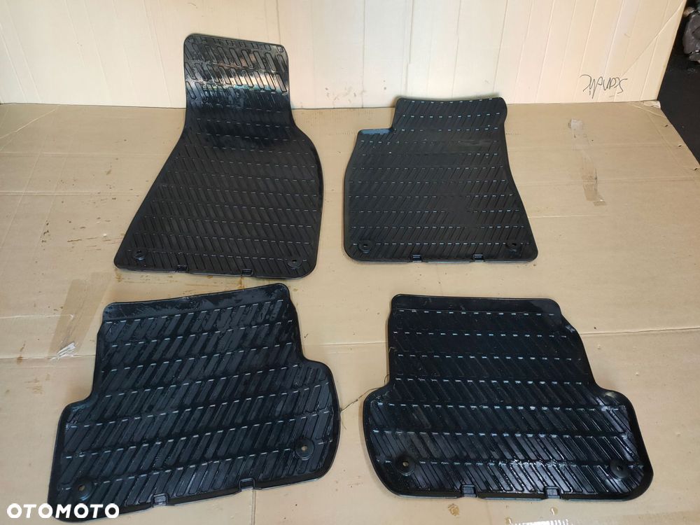 komplet dywaników gumowych audi a4 8e1061501 orginał czarne - 2