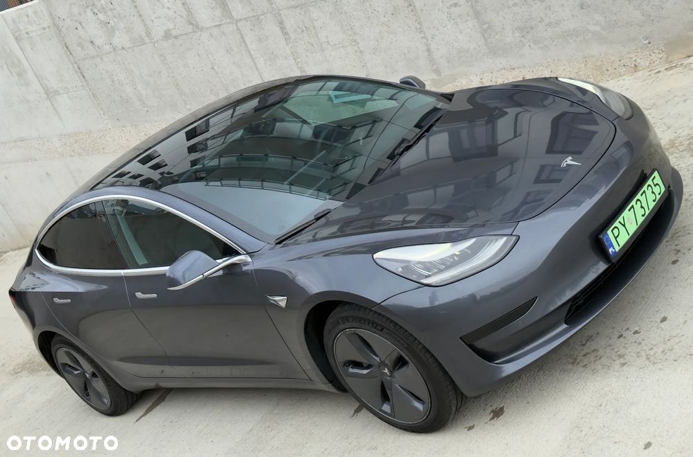 Tesla Model 3 - 3