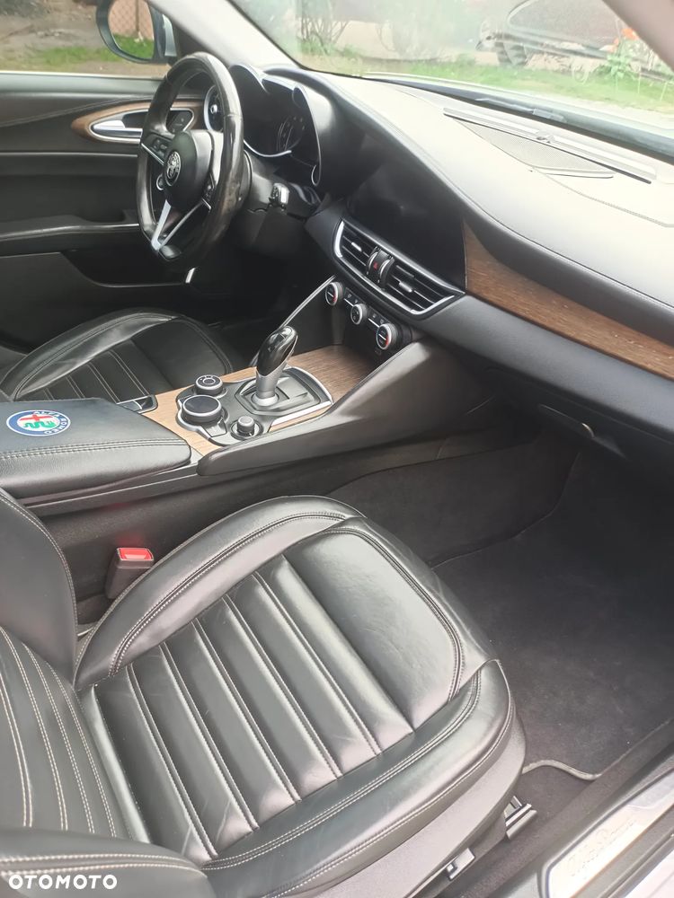 Alfa Romeo Giulia 2.0 Turbo 16V AT8 Veloce Ti - 10