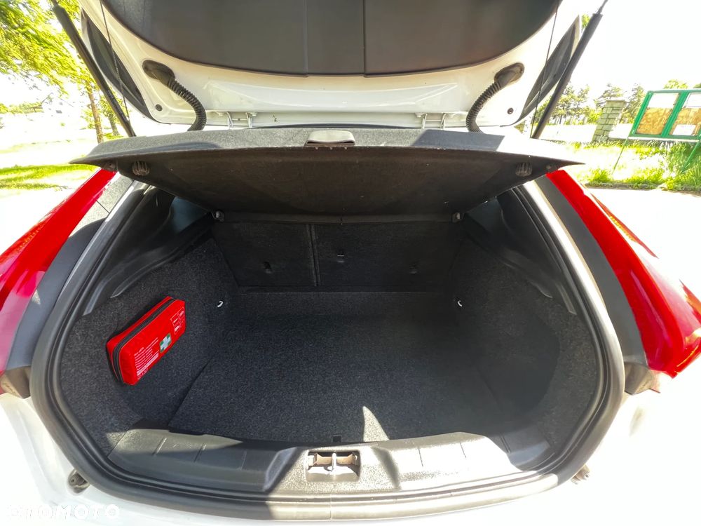 Volvo V40 Cross Country D2 Momentum - 12