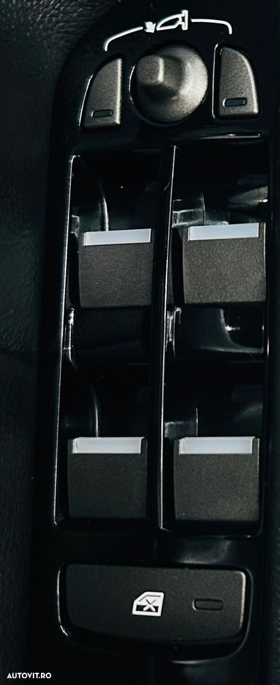 Land Rover Range Rover Evoque 2.0 D150 R-Dynamic HSE - 11