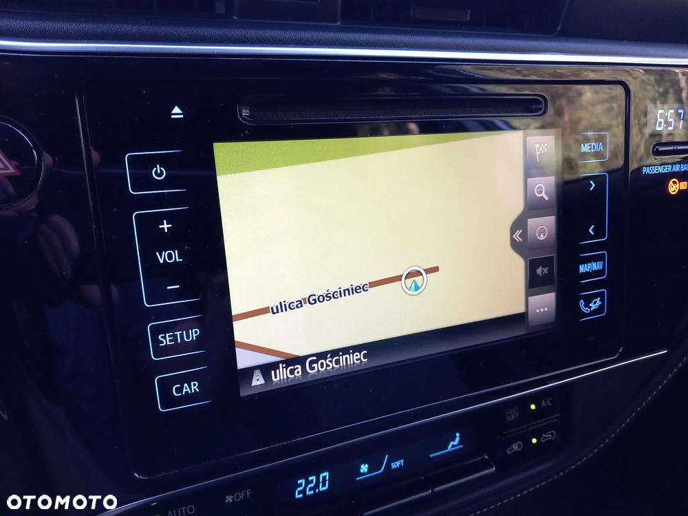 Toyota Auris Hybrid 135 Selection - 26