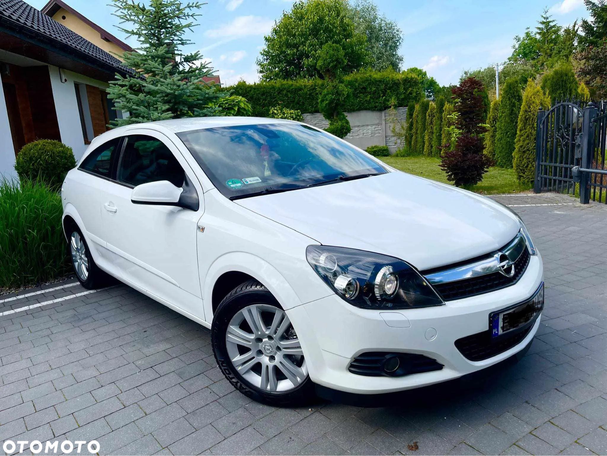 Opel Astra III GTC 1.6 Cosmo - 1
