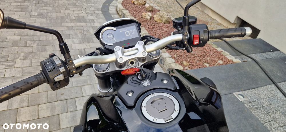 Honda CB - 12